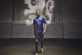2026世界杯赛程-双王加冕，当德约科维奇的纪录之夜，遇上FPX的绝境重生